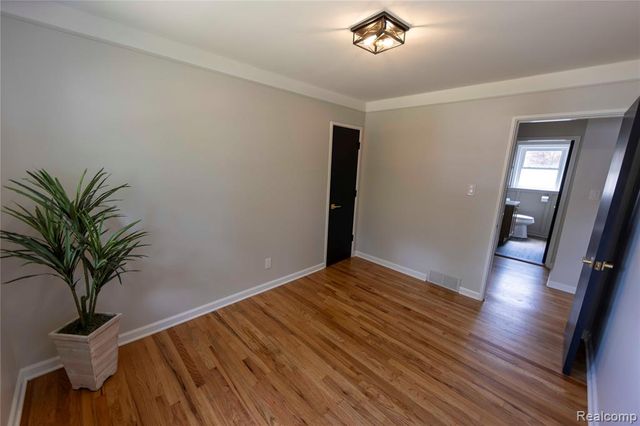 29824 Hathaway Street, Livonia, MI 48150