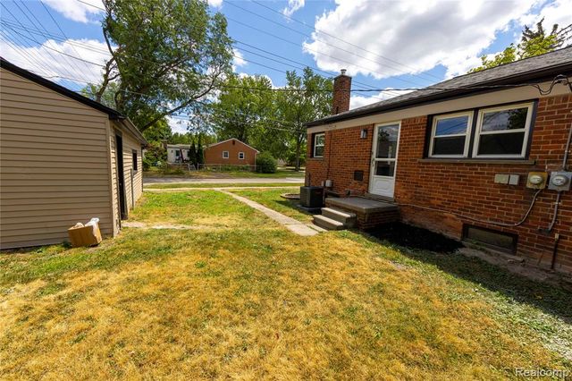 29824 Hathaway Street, Livonia, MI 48150