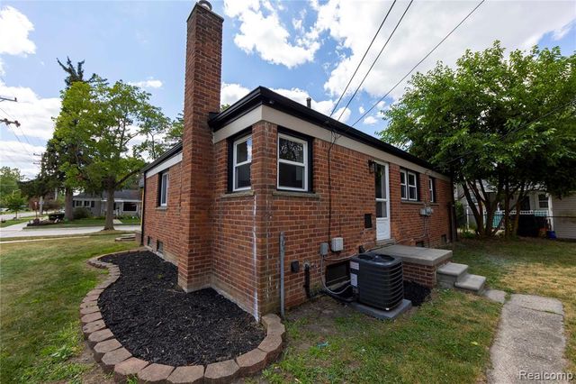 29824 Hathaway Street, Livonia, MI 48150