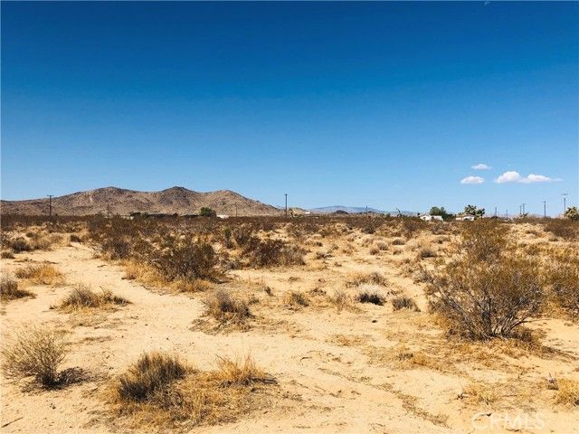 2 Napa Way, Landers, CA 92285