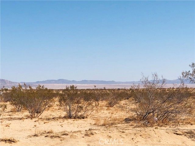 2 Napa Way, Landers, CA 92285