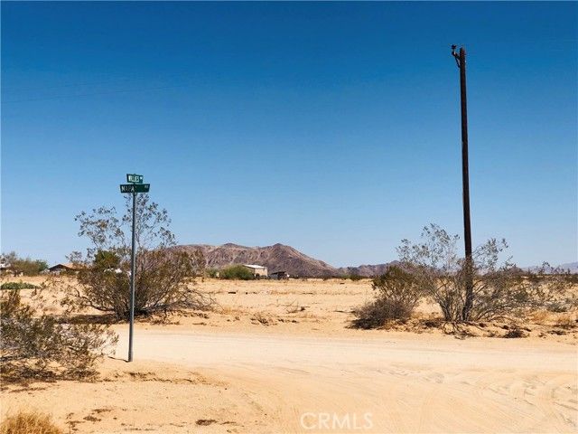 2 Napa Way, Landers, CA 92285