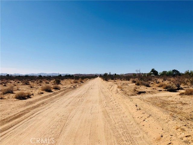 2 Napa Way, Landers, CA 92285