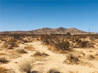 2 Napa Way, Landers, CA 92285