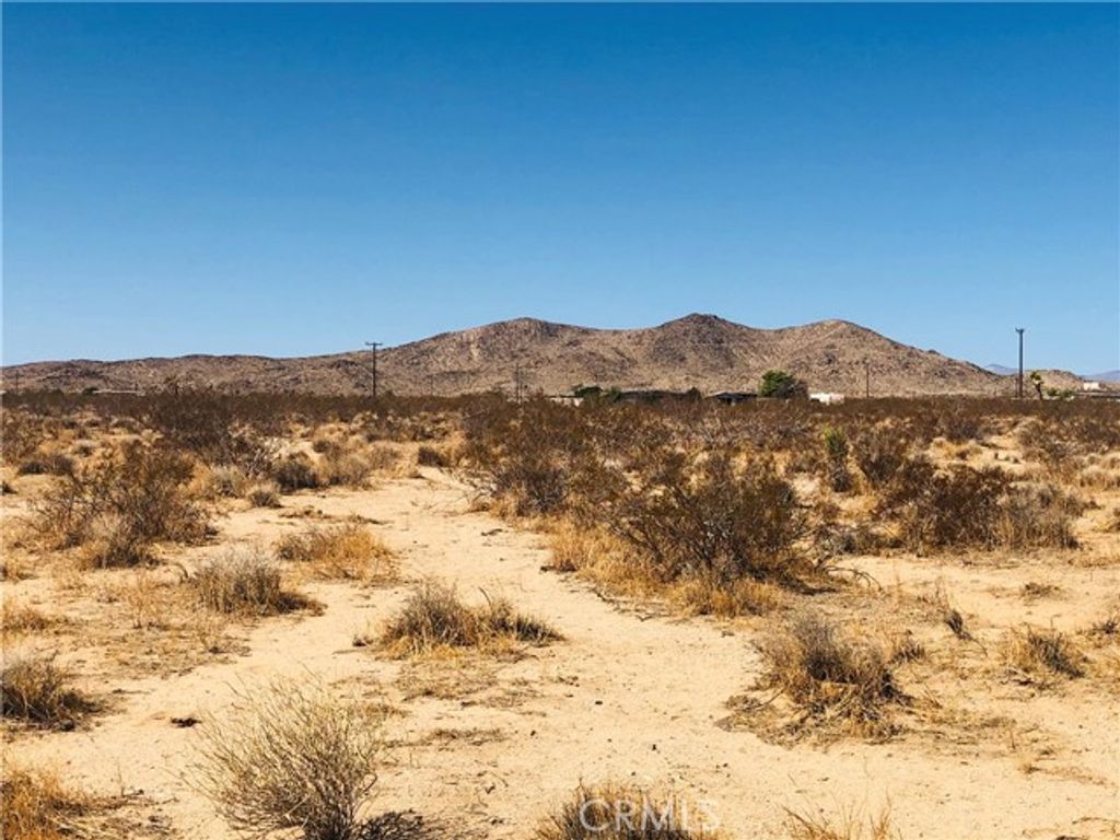 2 Napa Way, Landers, CA 92285