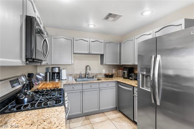 352 Amber Pine Street 207, Las Vegas, NV 89144