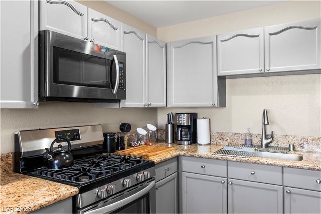 352 Amber Pine Street 207, Las Vegas, NV 89144