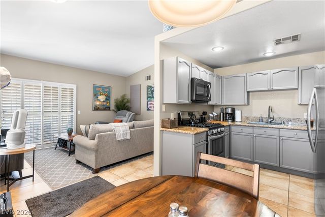 352 Amber Pine Street 207, Las Vegas, NV 89144