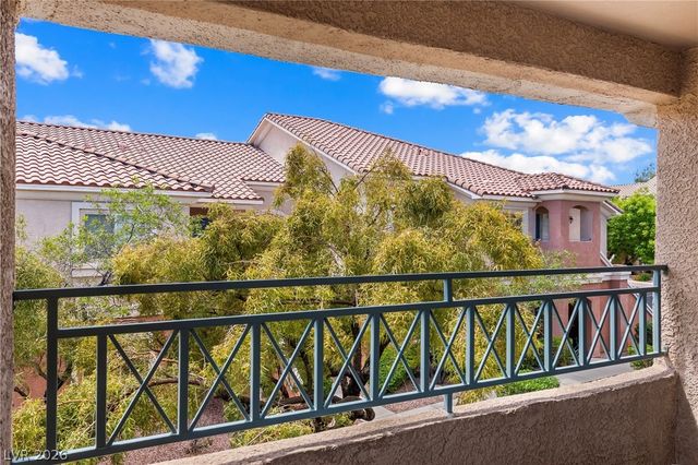 352 Amber Pine Street 207, Las Vegas, NV 89144