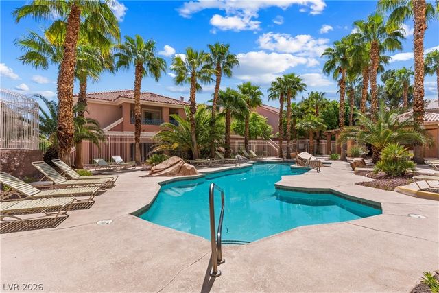 352 Amber Pine Street 207, Las Vegas, NV 89144