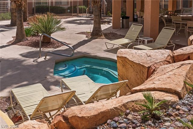 352 Amber Pine Street 207, Las Vegas, NV 89144