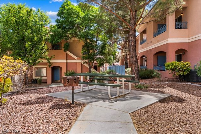 352 Amber Pine Street 207, Las Vegas, NV 89144