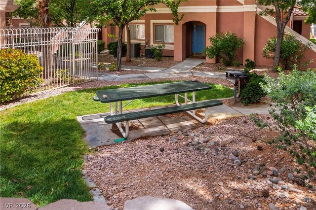 352 Amber Pine Street 207, Las Vegas, NV 89144