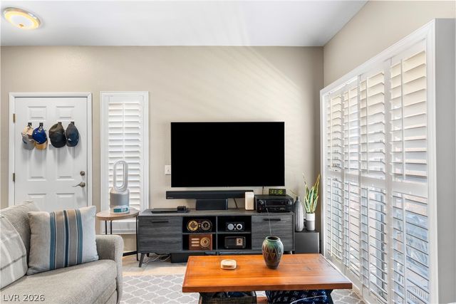 352 Amber Pine Street 207, Las Vegas, NV 89144