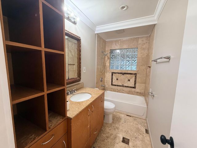 121 N 12TH Street, Lantana, FL 33462