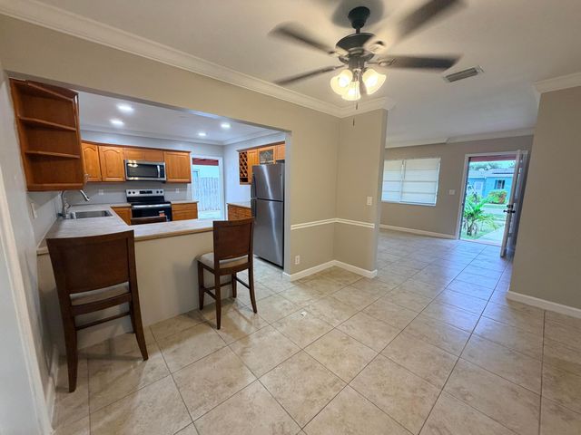 121 N 12TH Street, Lantana, FL 33462