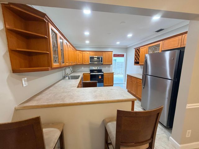 121 N 12TH Street, Lantana, FL 33462