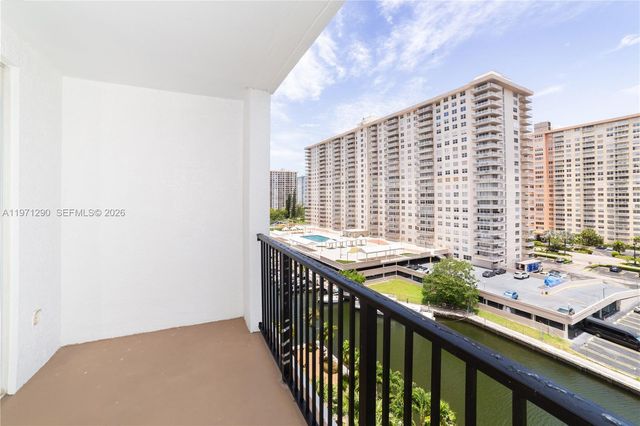 17150 N Bay Road 2911, Sunny Isles Beach, FL 33160