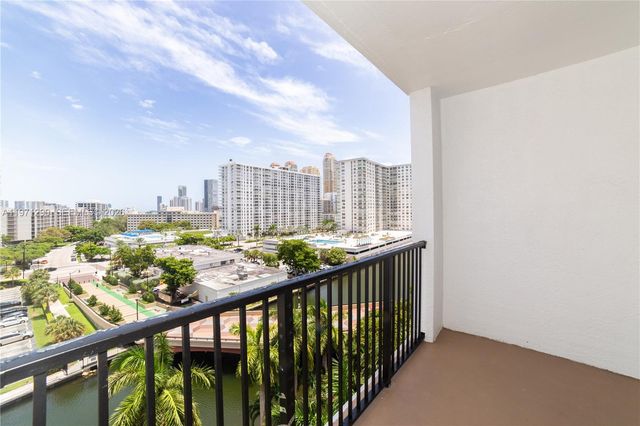 17150 N Bay Road 2911, Sunny Isles Beach, FL 33160