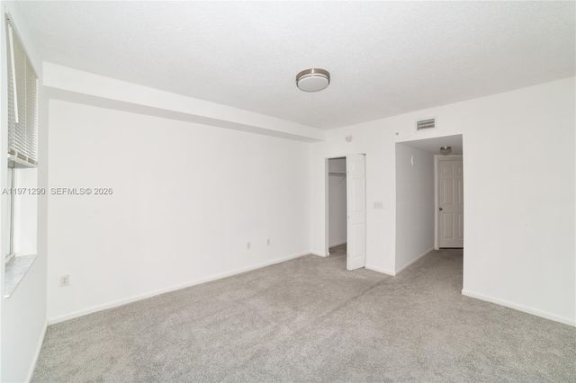 17150 N Bay Road 2911, Sunny Isles Beach, FL 33160