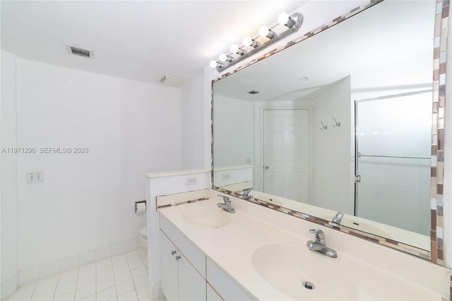 17150 N Bay Road 2911, Sunny Isles Beach, FL 33160