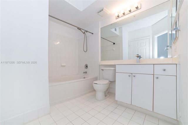 17150 N Bay Road 2911, Sunny Isles Beach, FL 33160