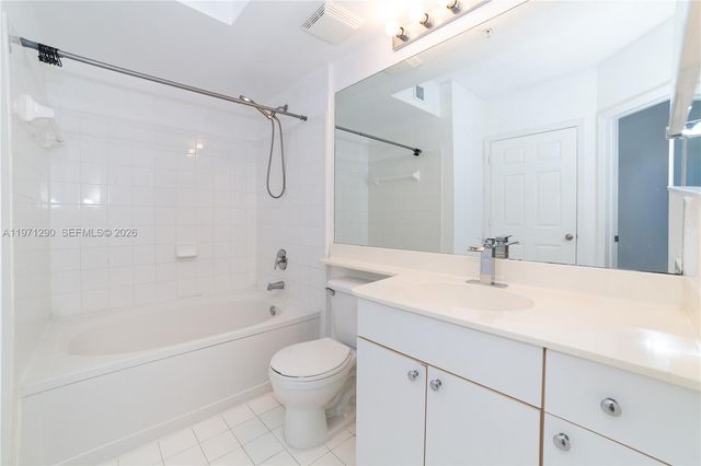 17150 N Bay Road 2911, Sunny Isles Beach, FL 33160