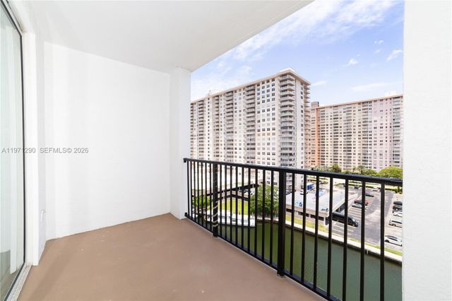17150 N Bay Road 2911, Sunny Isles Beach, FL 33160
