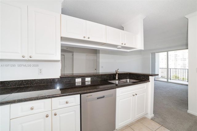 17150 N Bay Road 2911, Sunny Isles Beach, FL 33160