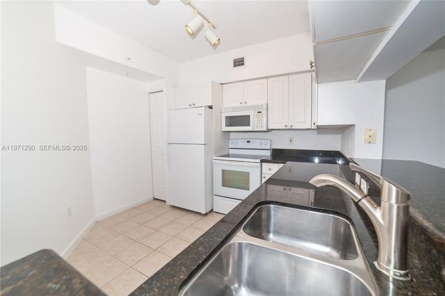 17150 N Bay Road 2911, Sunny Isles Beach, FL 33160