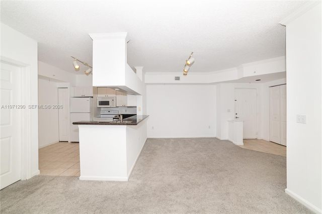 17150 N Bay Road 2911, Sunny Isles Beach, FL 33160