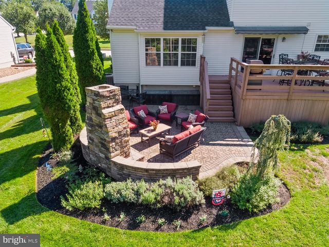 14 PATRIOT LN, Blackwood, NJ 08012