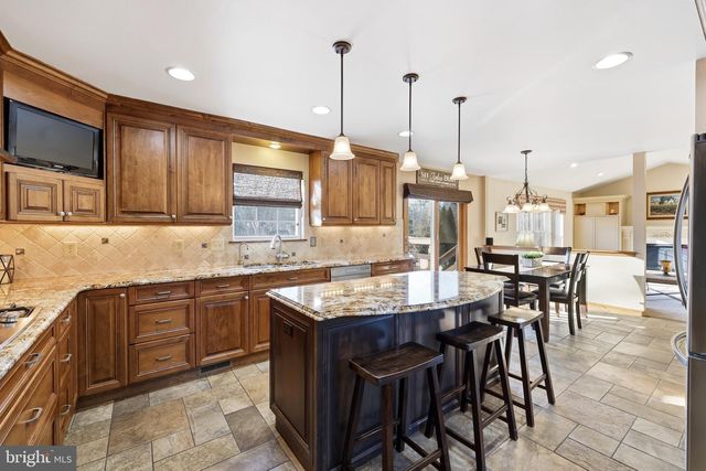 14 PATRIOT LN, Blackwood, NJ 08012