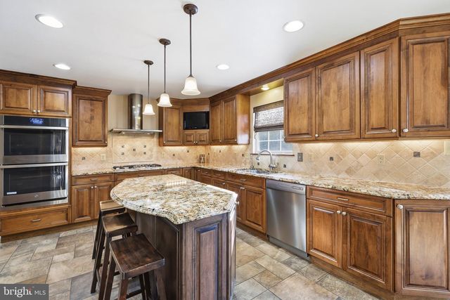 14 PATRIOT LN, Blackwood, NJ 08012