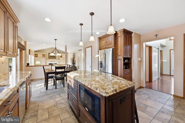 14 PATRIOT LN, Blackwood, NJ 08012