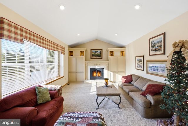 14 PATRIOT LN, Blackwood, NJ 08012