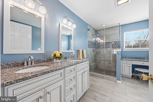 14 PATRIOT LN, Blackwood, NJ 08012