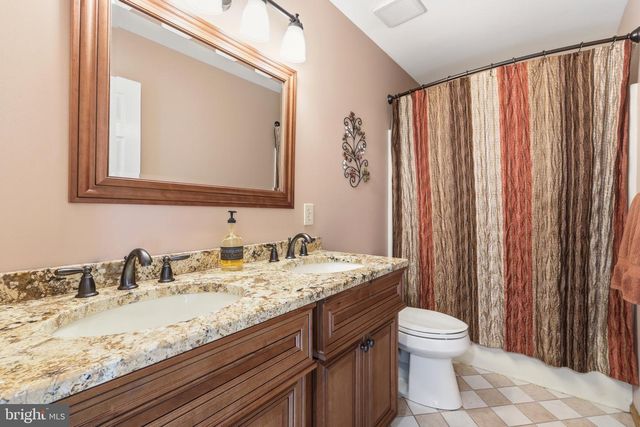 14 PATRIOT LN, Blackwood, NJ 08012