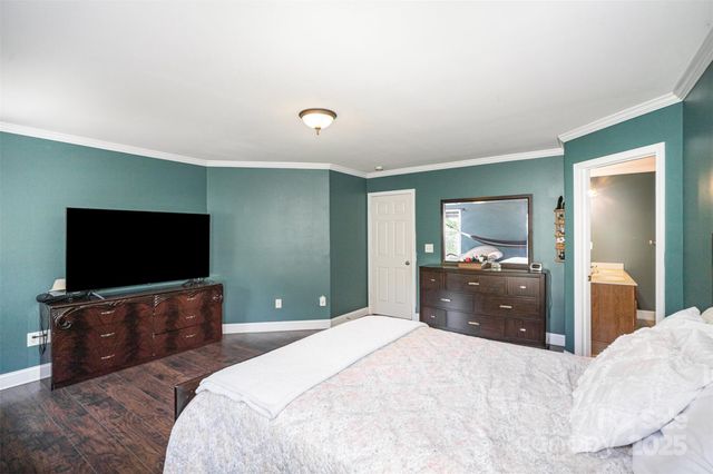 4732 Meadowfield Road L35, Charlotte, NC 28215