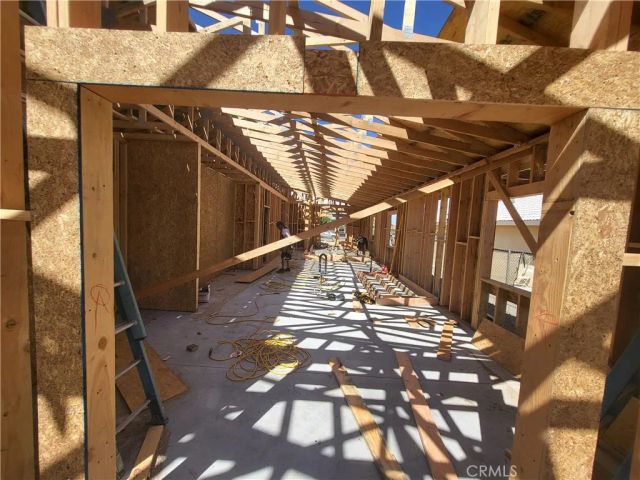 16443 Pine Street, Hesperia, CA 92345