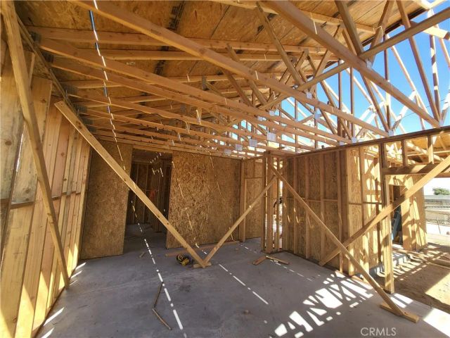 16443 Pine Street, Hesperia, CA 92345