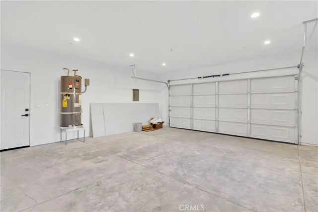 16443 Pine Street, Hesperia, CA 92345