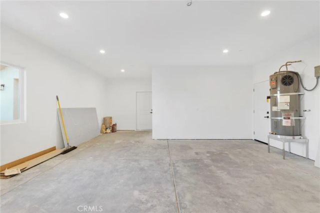 16443 Pine Street, Hesperia, CA 92345