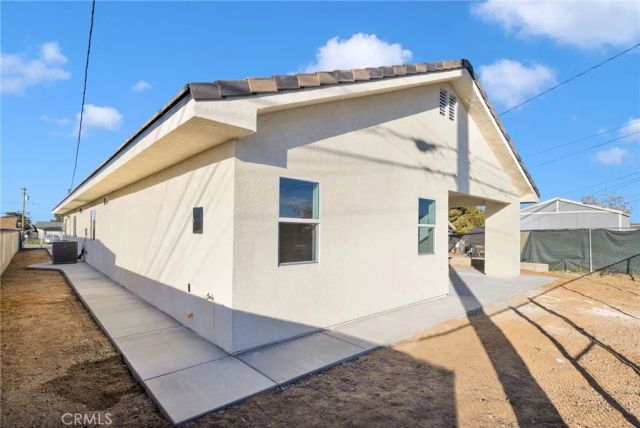 16443 Pine Street, Hesperia, CA 92345