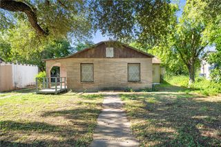 228 SW 8th St, Premont, TX 78375