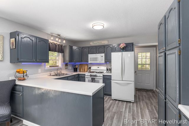 18249 8 Mile Road, Stanwood, MI 49346
