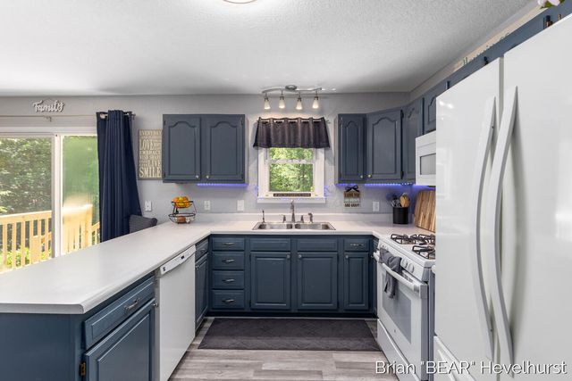 18249 8 Mile Road, Stanwood, MI 49346