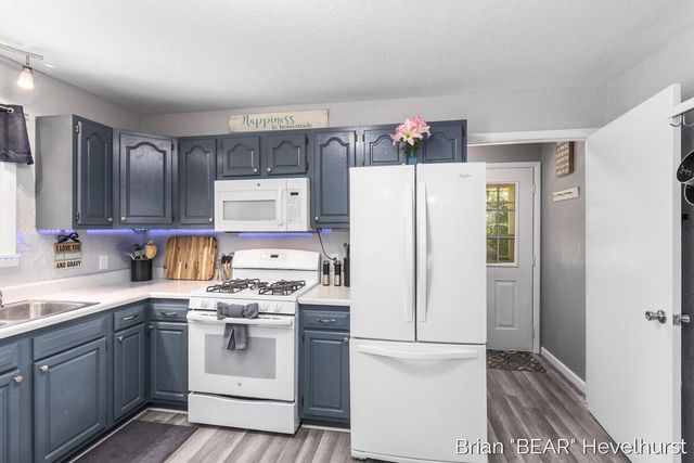 18249 8 Mile Road, Stanwood, MI 49346