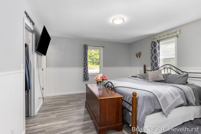 18249 8 Mile Road, Stanwood, MI 49346
