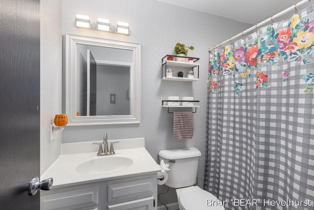 18249 8 Mile Road, Stanwood, MI 49346